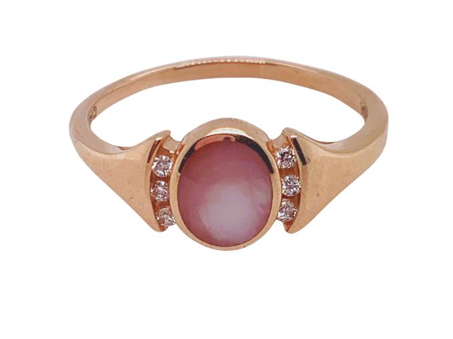 14K Oval Mother of Pearl Ring
