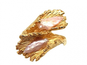 Baroque Wing Concho Pearl Ring