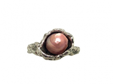 Baroque Textured Outline Concho Pearl Ring 1